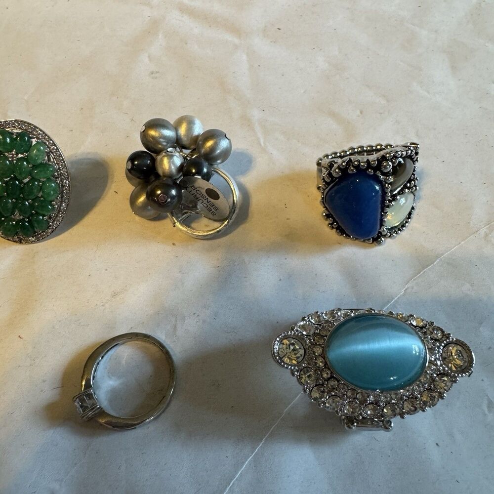 Lot Of 9 Costume Jewelry Rings Faux Stones Floral Designs Statement Pieces - Picture 3 of 16